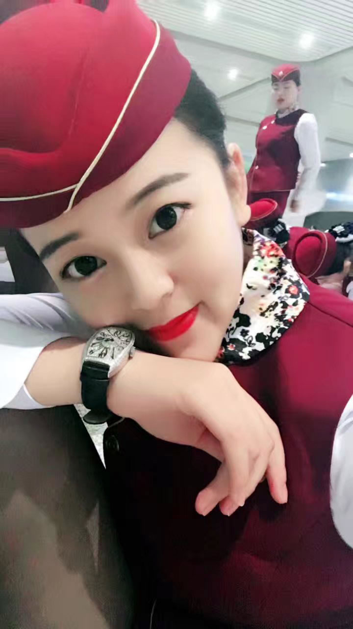 蘭州高鐵餐服就業(yè)的渭南軌道交通運輸學校學子任海欣、寇安琪等 