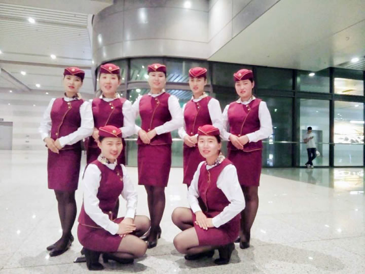 蘭州高鐵餐服就業(yè)的渭南軌道交通運輸學校學子任海欣、寇安琪等 