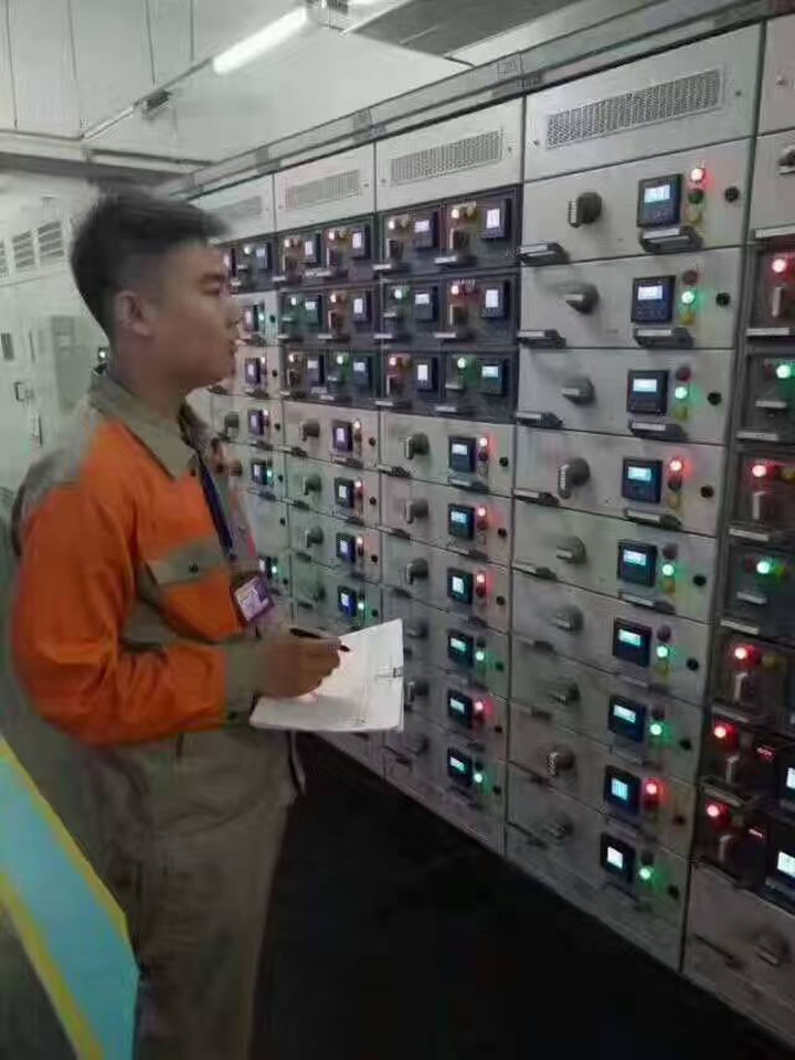 渭南軌道交通運輸學校天津地鐵就業(yè)學生王冬、衛(wèi)通港工作照