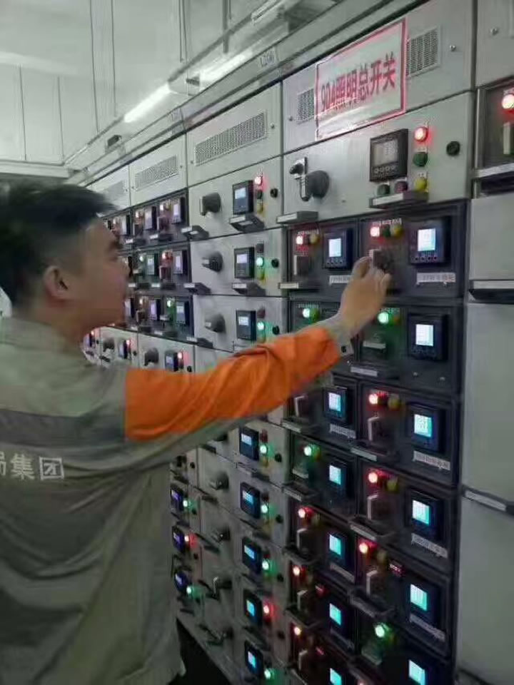 渭南軌道交通運輸學校天津地鐵就業(yè)學生王冬、衛(wèi)通港工作照