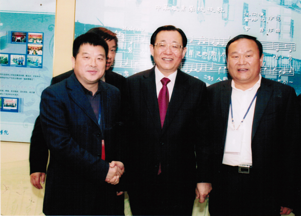 中央政治委員、全國(guó)政府副主席王剛接見任總裁.jpg
