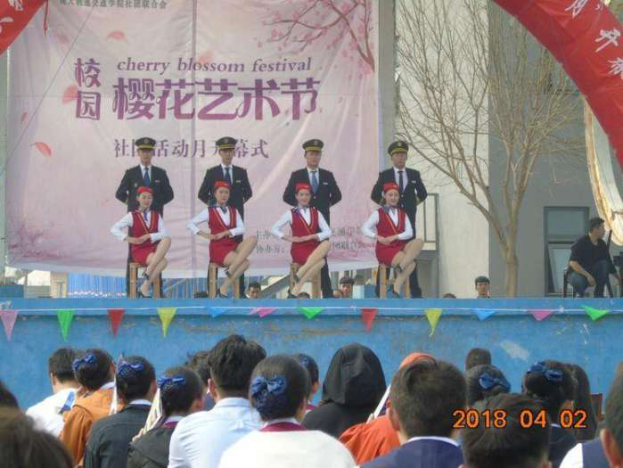 美麗櫻花, 魅力校園；北京現(xiàn)大.軌道交通學(xué)院迎來(lái)了我校首屆校園“櫻花藝術(shù)節(jié)——社團(tuán)活動(dòng)月”