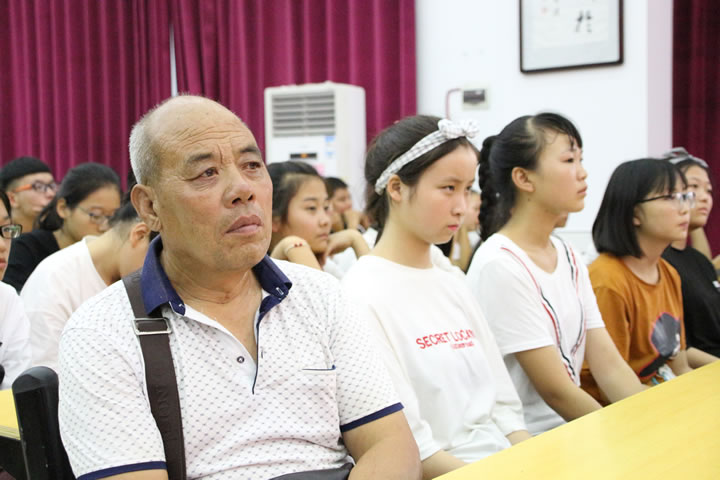 渭南軌道交通運輸學(xué)校召開2017級首批入學(xué)新生見面會