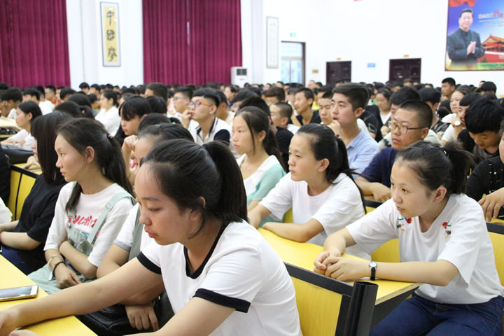 渭南軌道交通運輸學(xué)校召開2017級首批入學(xué)新生見面會