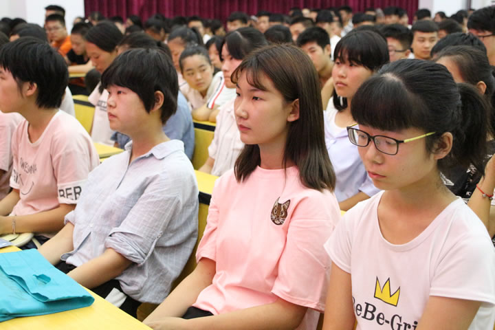 渭南軌道交通運輸學(xué)校召開2017級首批入學(xué)新生見面會
